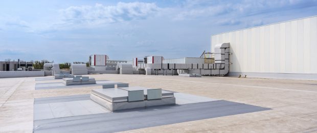 Multizone air conditioning and ventilation system flat commercial roof